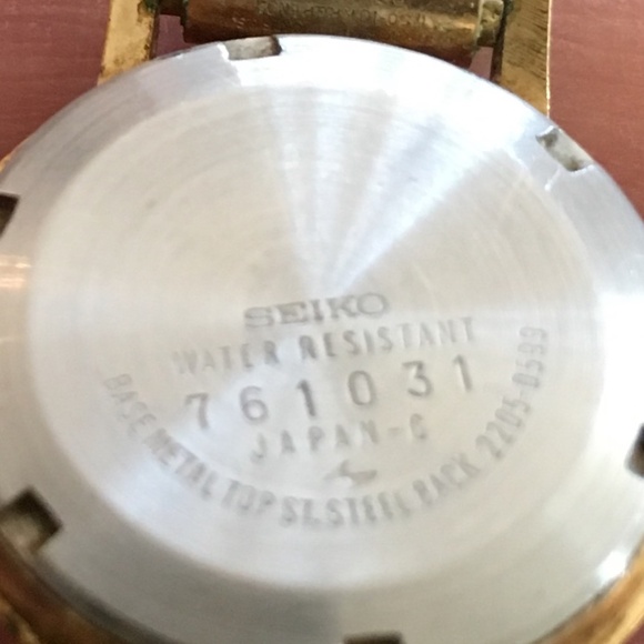 1980s Seiko 17 jewel day watch with original stretch band. Works! - Picture 4 of 9